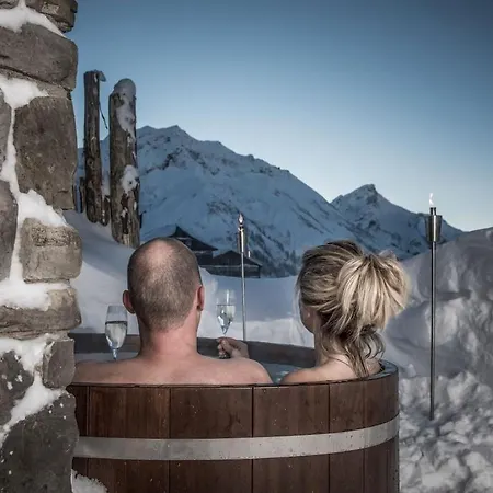 With Sauna And Service For 4 8 People シャレー Schröcken