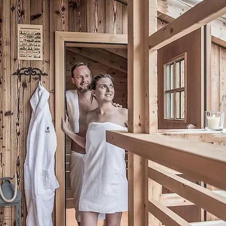 With Sauna And Service For 4 8 People シャレー